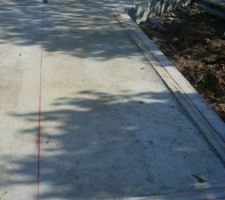 Tra&ccedil;age au sol de la future implantation de l'ossature bois par Frederic.