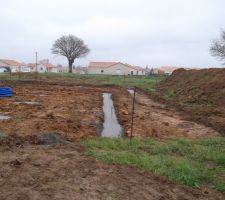 Coulage de la semelle en b&eacute;ton.