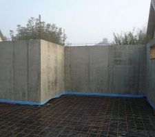 Mur du sous sol en béton après décoffrage