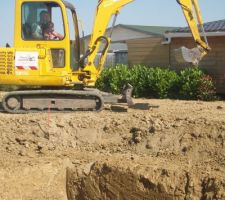 C'est parti, il fait beau, on va creuser la future piscine!