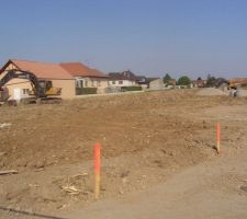 Photo du terrain au d&eacute;but de la viabilisation
