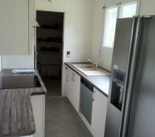 Voici la nouvelle cuisine mais la faience et la couleur tjs pas présente