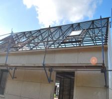 Le toit prend forme