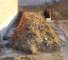 Emplacement garage en cour de fondation