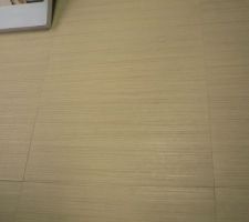 Le carrelage du salon, salle à manger et de la cuisine