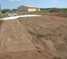 Voici notre terrain pr&eacute;par&eacute; pour le d&eacute;but des travaux