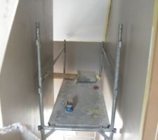 Cage d'escalier en cours de finition