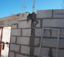 Jonction de l'avanc&eacute;e &eacute;vas&eacute;e du garage