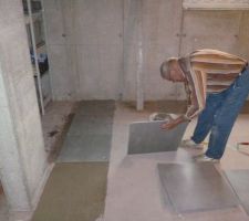 Carrelage de la cave - pose des permiers carreaux