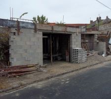 Coffrage au dessus du garage pour couler la dalle du RDC.