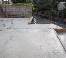 Dalle du RDC coulée, ainsi que la terrasse balcon et l'avancée du garage (qui sera une terrasse).