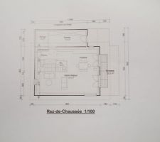 Vue du rez de chaussez avec un appentis qui est positionné coté nord, donc sans fenêtre
.la maison étant prévue en montagne, cette pièce servira pour le stockage, l'entrée (coupure du courant d'air froid)et l'emplacement des bouteilles de gaz pour la cuisinière.