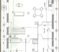 Voici le plan de rez de chaussée.
Je sais!!!!!! Il y a une erreur à "cellier"!!!!