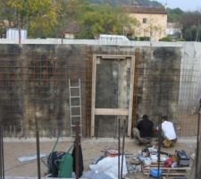 Mise en place des treillis et coffrage porte
