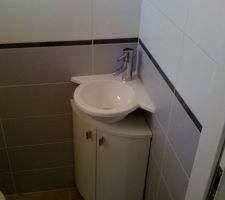 Le lavabo du Wc en bas