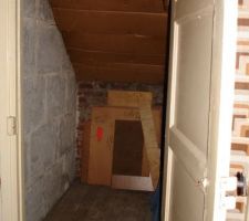 Petit piéces situé à coter de l'escalier à l'étage
