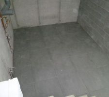 Pose du carrelage dans la buanderie termin&eacute;e