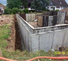 D&eacute;coffrage des premiers murs