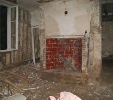 D&eacute;caissement de 40 cm pour mise en place plancher chauffant
Mise &agrave; nu des colombages int&eacute;rieurs