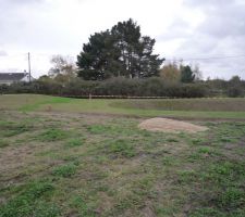 Sur notre terrain, vue depuis notre future terrasse (2/2)