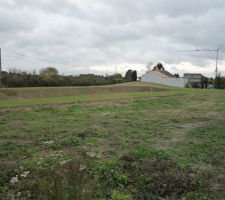 Sur notre terrain, vue depuis notre future terrasse (1/2)