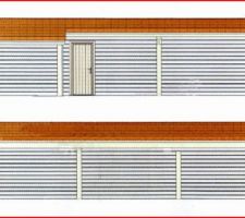 Façade avec porte de service coté maison 
et coté voisin