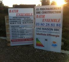 Ca y est c'est affiché, notre maison va bientôt sortir de terre...