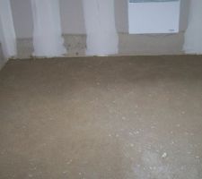 Donc jolie dalle ou le plastique sur les bords n'avaient pas été relevés, au final champignons sur toutes les cloisons, alors pour eux ce serait la faute à un taux d'hygrométrie trop élevé, soit mais l'erreur humaine est bien là!