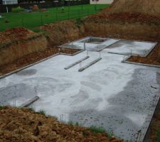 Coulage de la dalle du sous sol - soit environ 145 m² du beau travail à notre gout