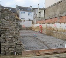 Une vue depuis la rue il reste encore les pignons a descendre correctement