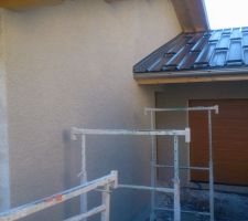 Nord avec porte d'entrée et garage