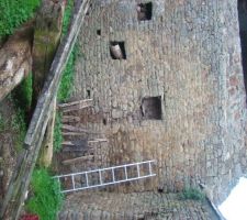 Interieur, face au mur Ouest