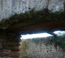 Linteau granit / ch&ecirc;ne

Le bois va &ecirc;tre remplac&eacute;