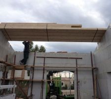 Les poutres en colis posées sur les pignons ! 
Le piège !