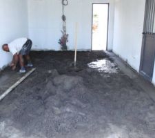 Mise en place de la chape du garage