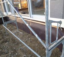 Delta MS posé sur le soubassement de la façade sud