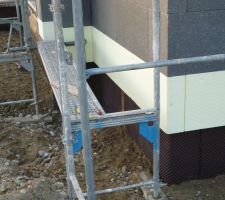 Delta MS posé sur le soubassement de la façade sud et est