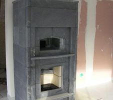 Poêle de masse en cours de construction