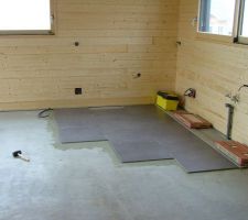 D&eacute;but de la pose du carrelage