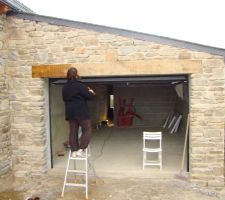 Lasure du linteau garage