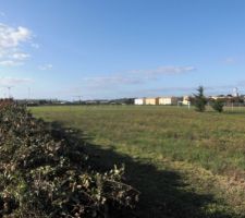 1250 m2 juste devant nous.