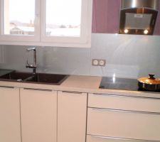 Credence en verre