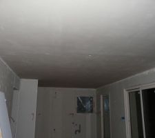 Plafond pl&acirc;tre c&ocirc;t&eacute; cuisine