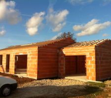 Charpentes du garage et de la maison sont terminées