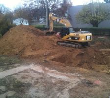 Sous sol et future terrasse ( sous le tas de terre....)