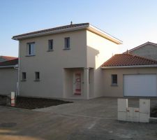 Installation des descentes de toit.