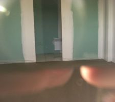 notre chambre avec la SDE carrelée au fond