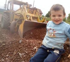 Notre petit dernier toujours la pour surveiller les travaux