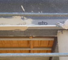 ITE: baguette d'angle sur poutrelle BA de la terrasse couverte en cours de pose