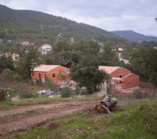 Vu du chemin  les 2 maisons